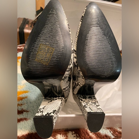 Snake print ankle boots - Picture 2 of 3